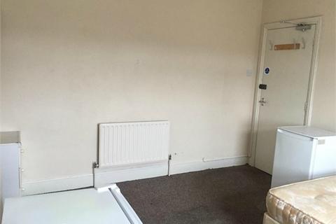 Studio to rent, 182 Holdenhurst Road, Bournemouth, BH8