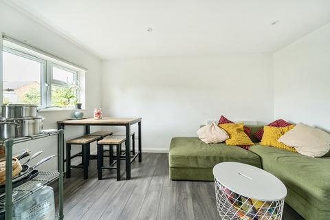 2 bedroom maisonette for sale, Cinnamon Gardens, Guildford, Surrey, GU2