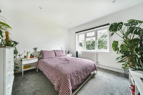 2 bedroom maisonette for sale, Cinnamon Gardens, Guildford, Surrey, GU2