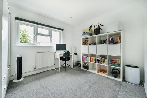 2 bedroom maisonette for sale, Cinnamon Gardens, Guildford, Surrey, GU2