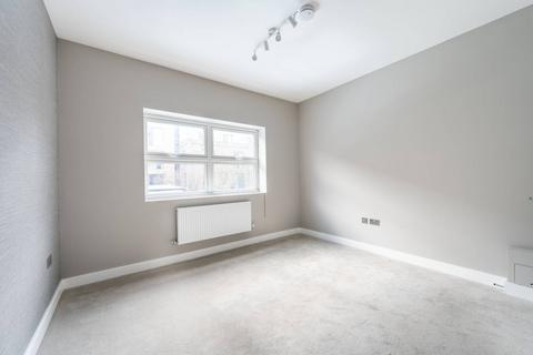 3 bedroom flat to rent, Prout Grove, Neasden, NW10