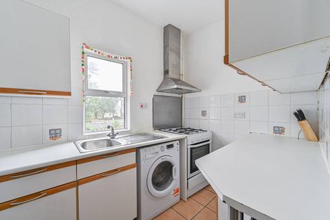 2 bedroom maisonette to rent, Fallsbrook Road, Streatham, London, SW16