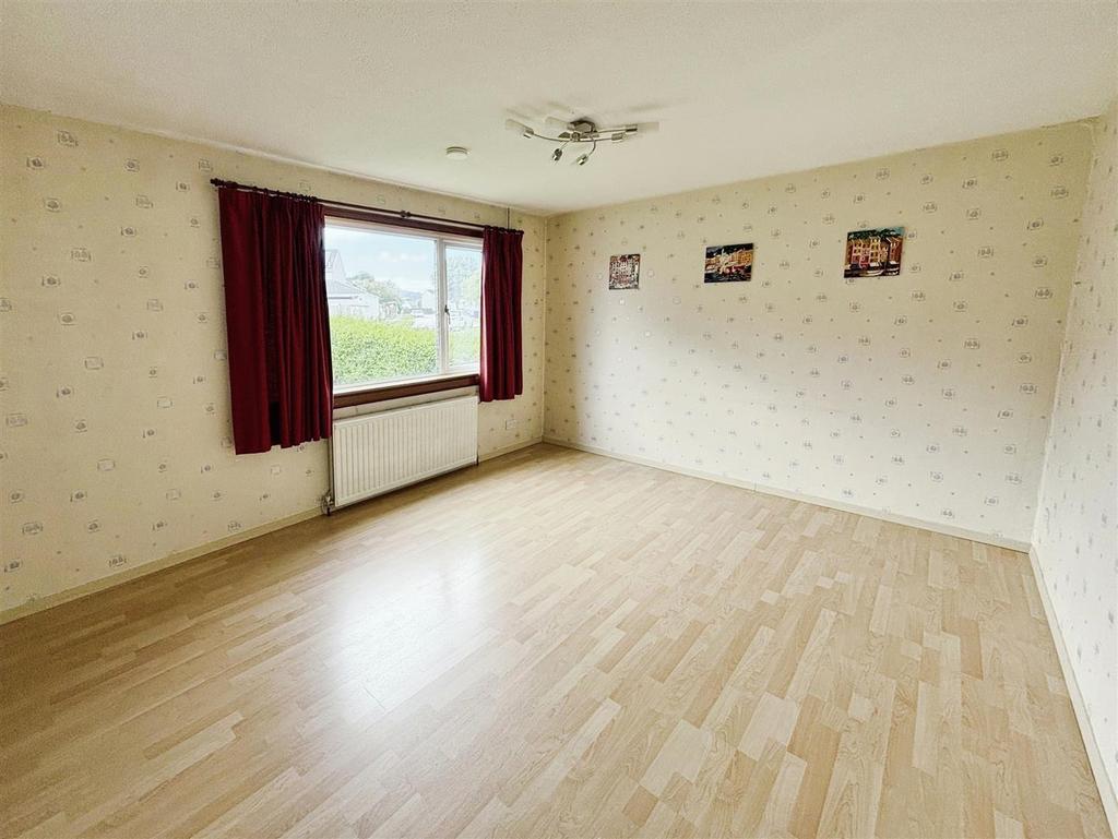 Milton Crescent, Inverness IV2 3 bed terraced house for sale £165,000