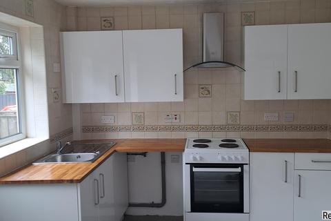 3 bedroom terraced house to rent, Knott Lanes, Bardsley, United Kingdom, OL8