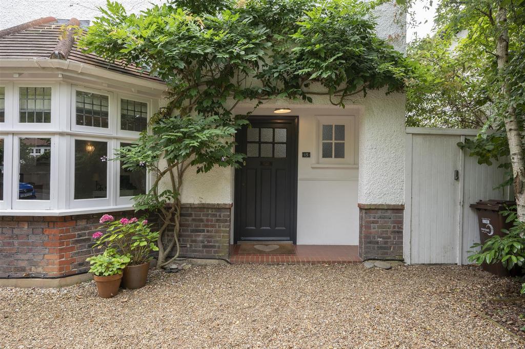 Montana Road, West Wimbledon, SW20 5 bed detached house for sale £