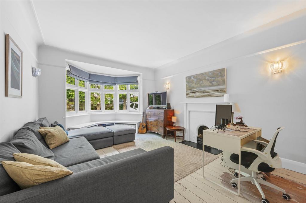 Montana Road, West Wimbledon, SW20 5 bed detached house for sale £