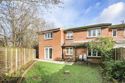 3 bedroom end of terrace house for sale, Windermere Close, Egham