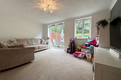 3 bedroom end of terrace house for sale, Riverstone Way, Northampton NN4