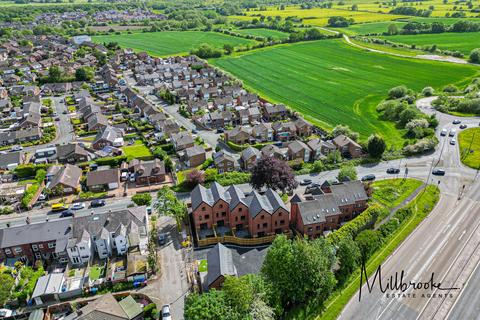 4 bedroom townhouse to rent, Chaddock Lane, Worsley, M28