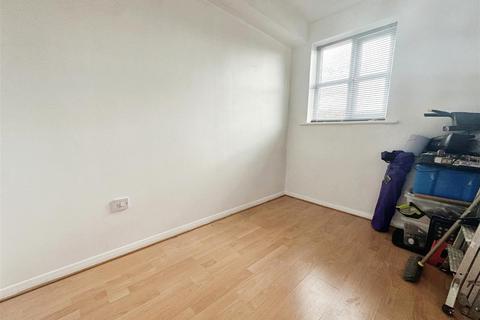 1 bedroom flat to rent, Crest Avenue, Grays