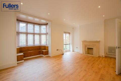 2 bedroom ground floor flat for sale, Aldermans Hill, London N13