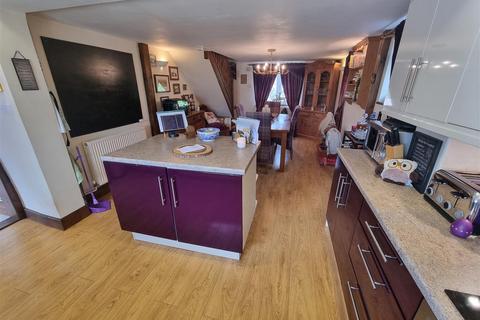 3 bedroom cottage for sale, Beccles Road, Fritton