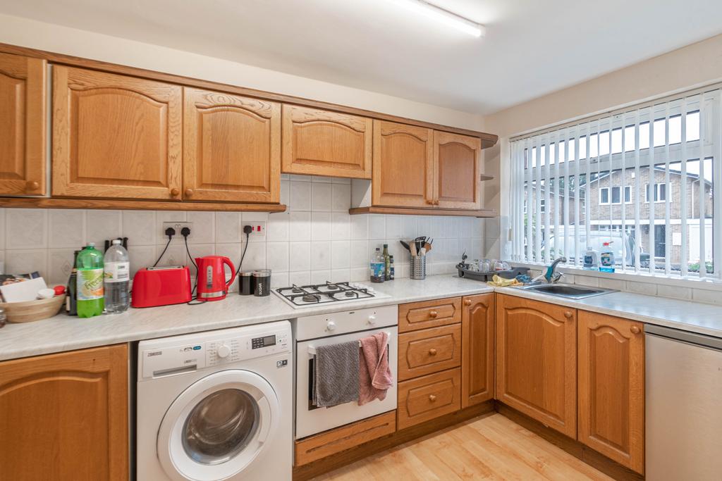 Atcham Close, Redditch... 3 bed semidetached house to rent £1,200
