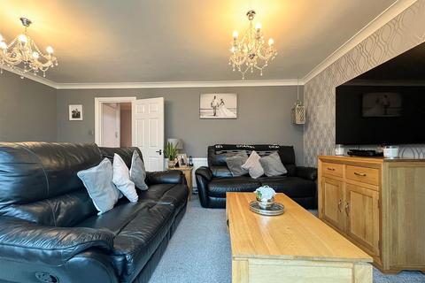 13 Arcadia Road, Burnham-on-crouch, CM0 8EF