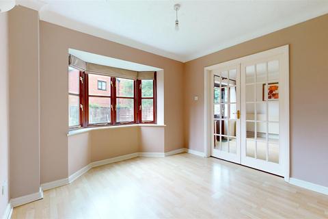 80 Linceslade Grove, Loughton, Milton Keynes, MK5 8BL