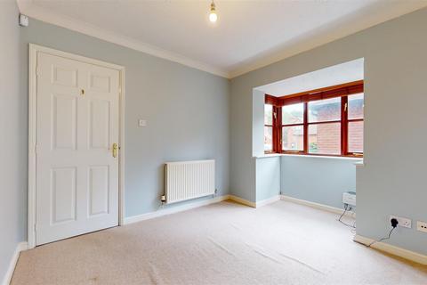 80 Linceslade Grove, Loughton, Milton Keynes, MK5 8BL