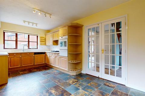 80 Linceslade Grove, Loughton, Milton Keynes, MK5 8BL