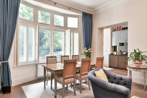 2 bedroom flat for sale, Courtfield Gardens, London