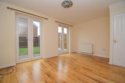 2 bedroom townhouse to rent, Barnsdale Way, Pontefract WF7