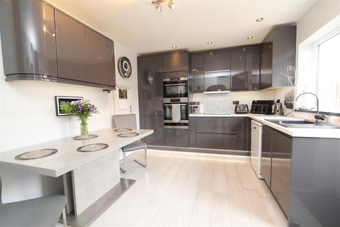 4 bedroom end of terrace house for sale, Kelvedon Close, Hutton, Brentwood