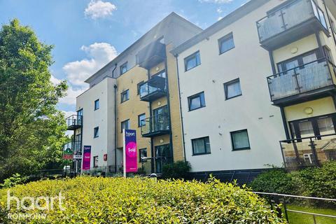 1 bedroom apartment for sale, Oak House, Romford, RM7 7LN