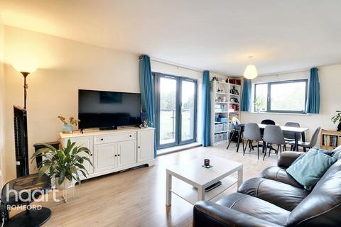 1 bedroom apartment for sale, Oak House, Romford, RM7 7LN