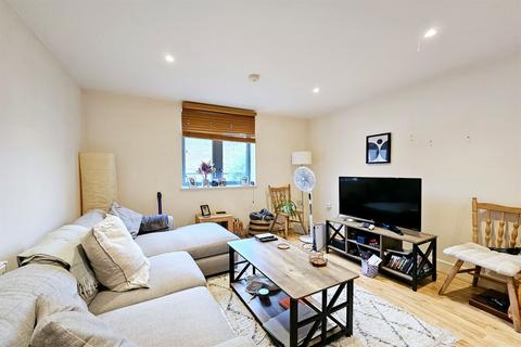 1 bedroom flat to rent, De Vere Court, London E17