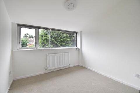 3 bedroom terraced house to rent, Ingrams Close, Hersham Village, KT12