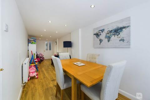 118 Glebe Road, Deanshanger, Milton Keynes, MK19 6LZ