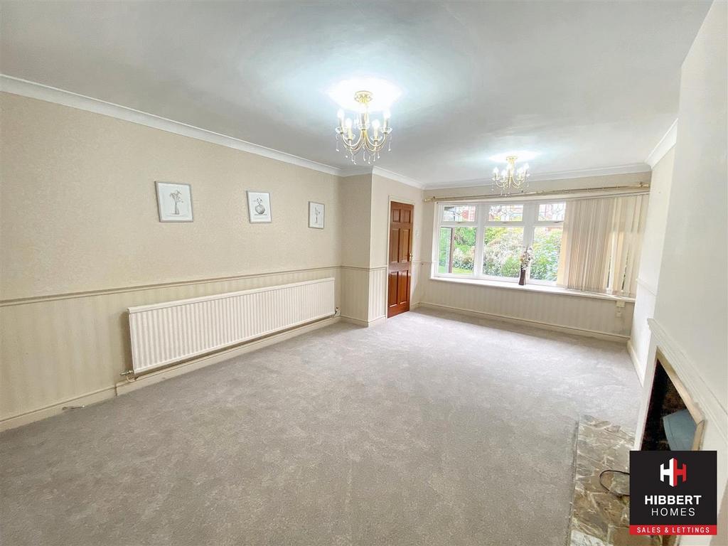Woburn Drive, Hale WA15 3 bed semidetached bungalow to rent £1,775