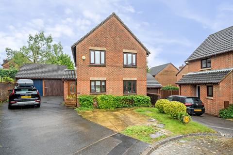 3 bedroom detached house to rent, Harvest Close, Hampshire SO22