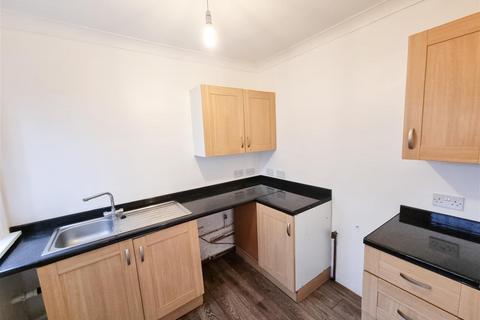 2 bedroom terraced house to rent, Lakehall Road, Thornton Heath