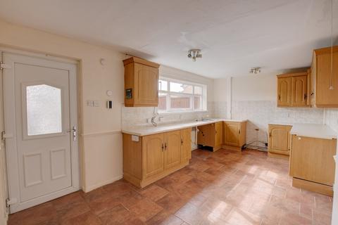 2 bedroom terraced house for sale, Shelley Close, Catshill, Bromsgrove, Worcestershire, B61