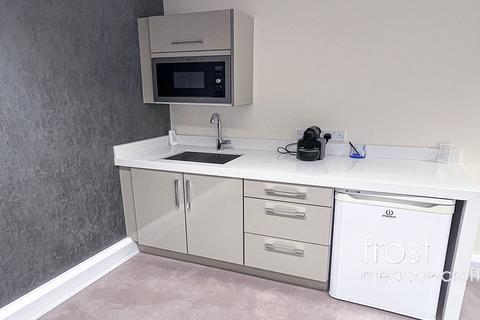 Office to rent, London W8