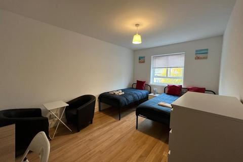 3 bedroom flat to rent, Trimdon Building, Plender Street, London