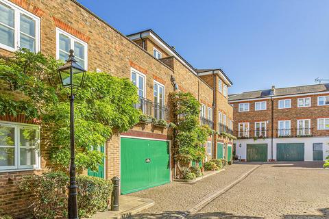 2 bedroom terraced house for sale, Lancaster Mews, Richmond, TW10