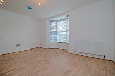 3 bedroom maisonette to rent, New England Road, Brighton