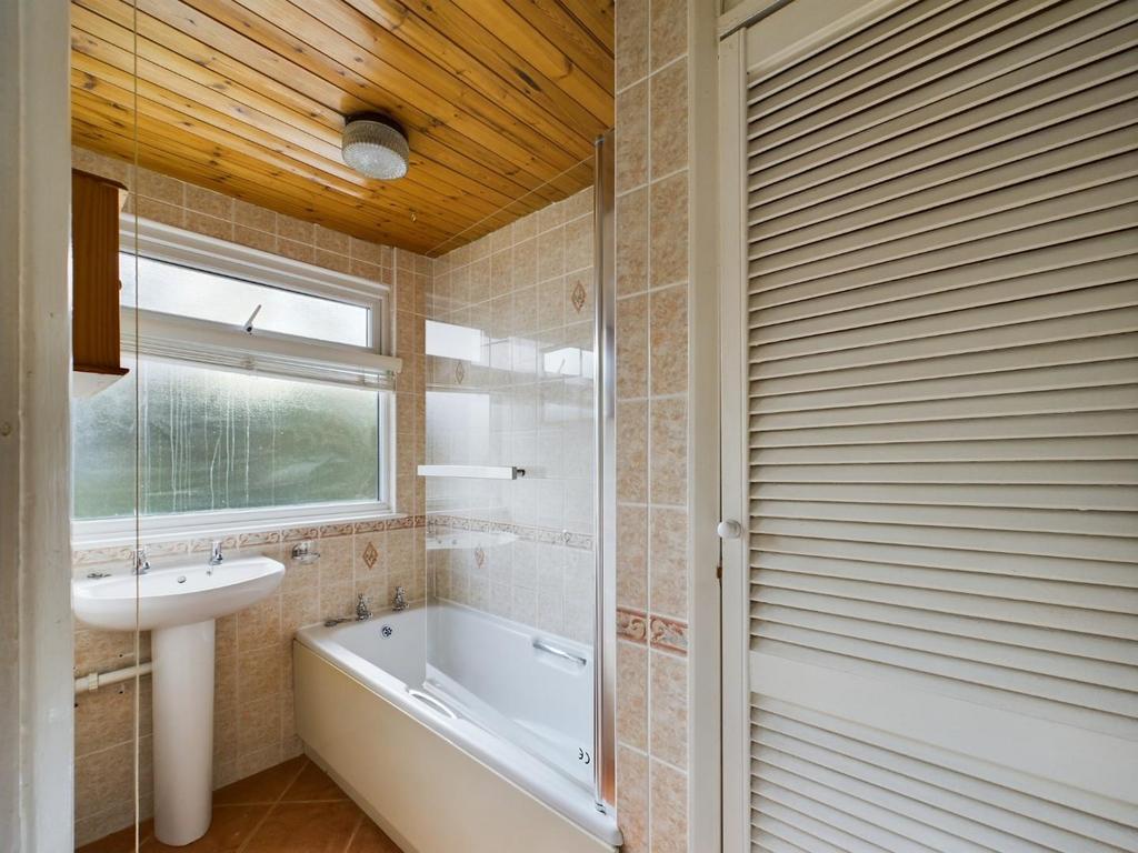 Famiy bathroom