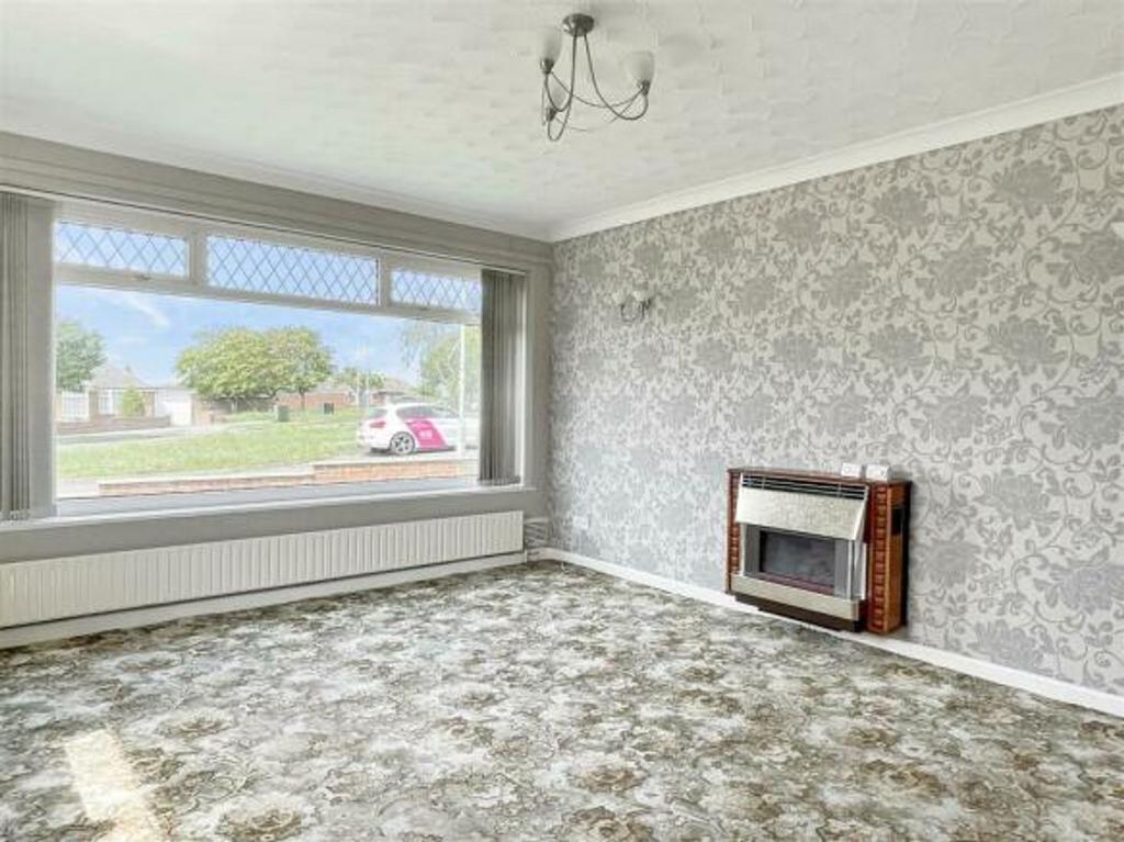 Crestview Drive, Lowestoft 2 bed detached bungalow for sale £240,000