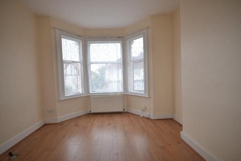 3 bedroom maisonette to rent, St. Johns Road, Wembley