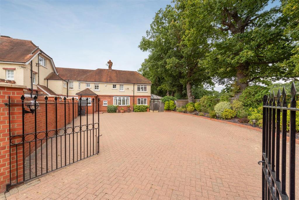 The Avenue, Ascot 4 bed semidetached house for sale £875,000