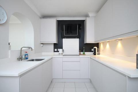 12 Warenne Road, Fetcham, Leatherhead, KT22 9UQ