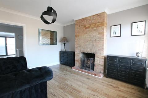 12 Warenne Road, Fetcham, Leatherhead, KT22 9UQ