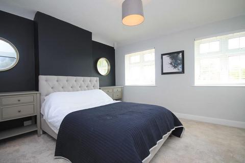 12 Warenne Road, Fetcham, Leatherhead, KT22 9UQ