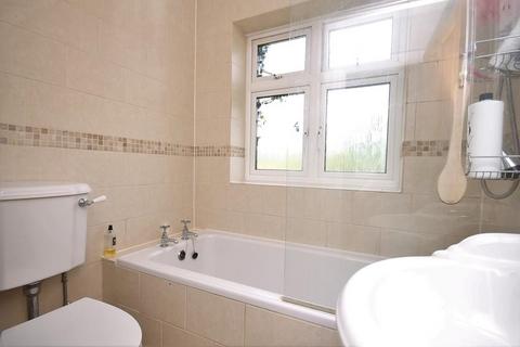 12 Warenne Road, Fetcham, Leatherhead, KT22 9UQ
