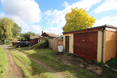 12 Warenne Road, Fetcham, Leatherhead, KT22 9UQ