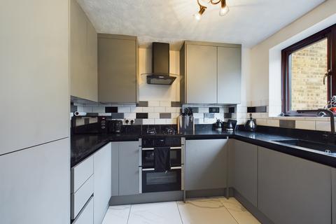 3 bedroom terraced house to rent, Garratts Way, High Wycombe, Buckinghamshire