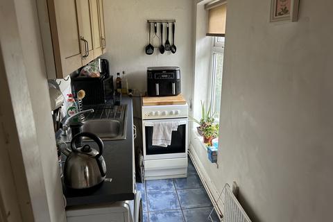 1 bedroom flat to rent, Central Road, Manchester M20