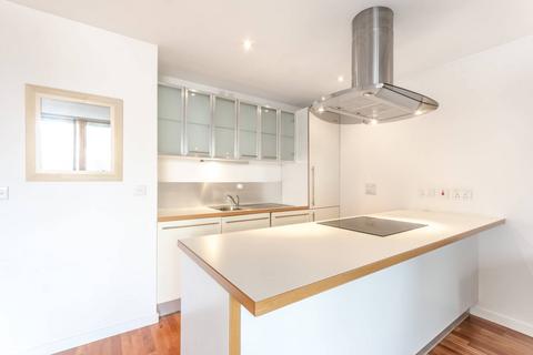 2 bedroom flat for sale, Gainsborough Studios, Islington, London, N1