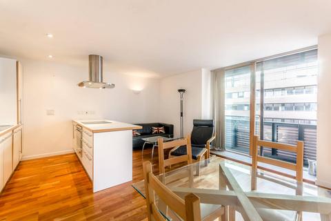 2 bedroom flat for sale, Gainsborough Studios, Islington, London, N1